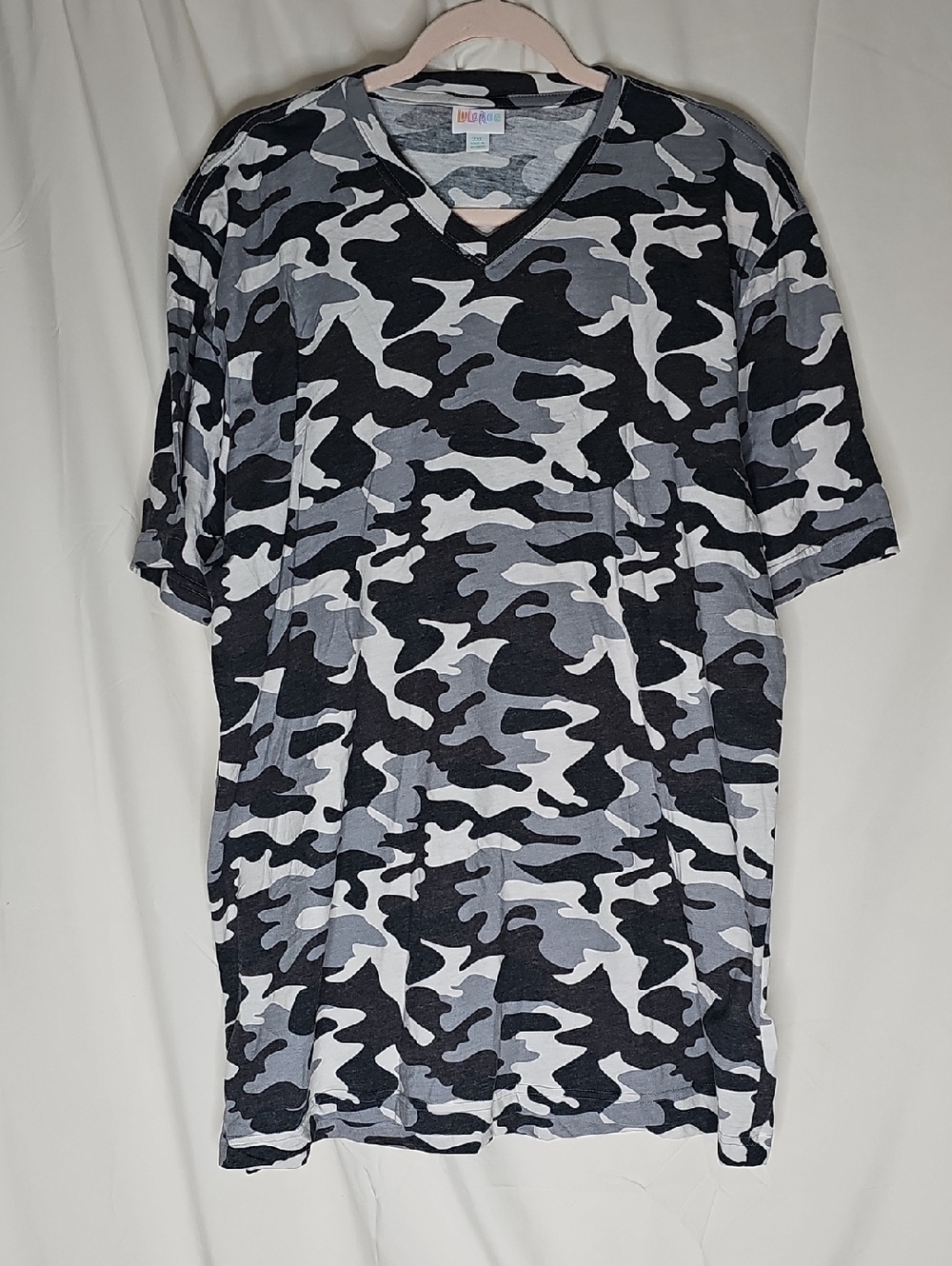 LuLaRoe Men's V-Neck Short Sleeve Shirt - Black, Gray, White Camo
